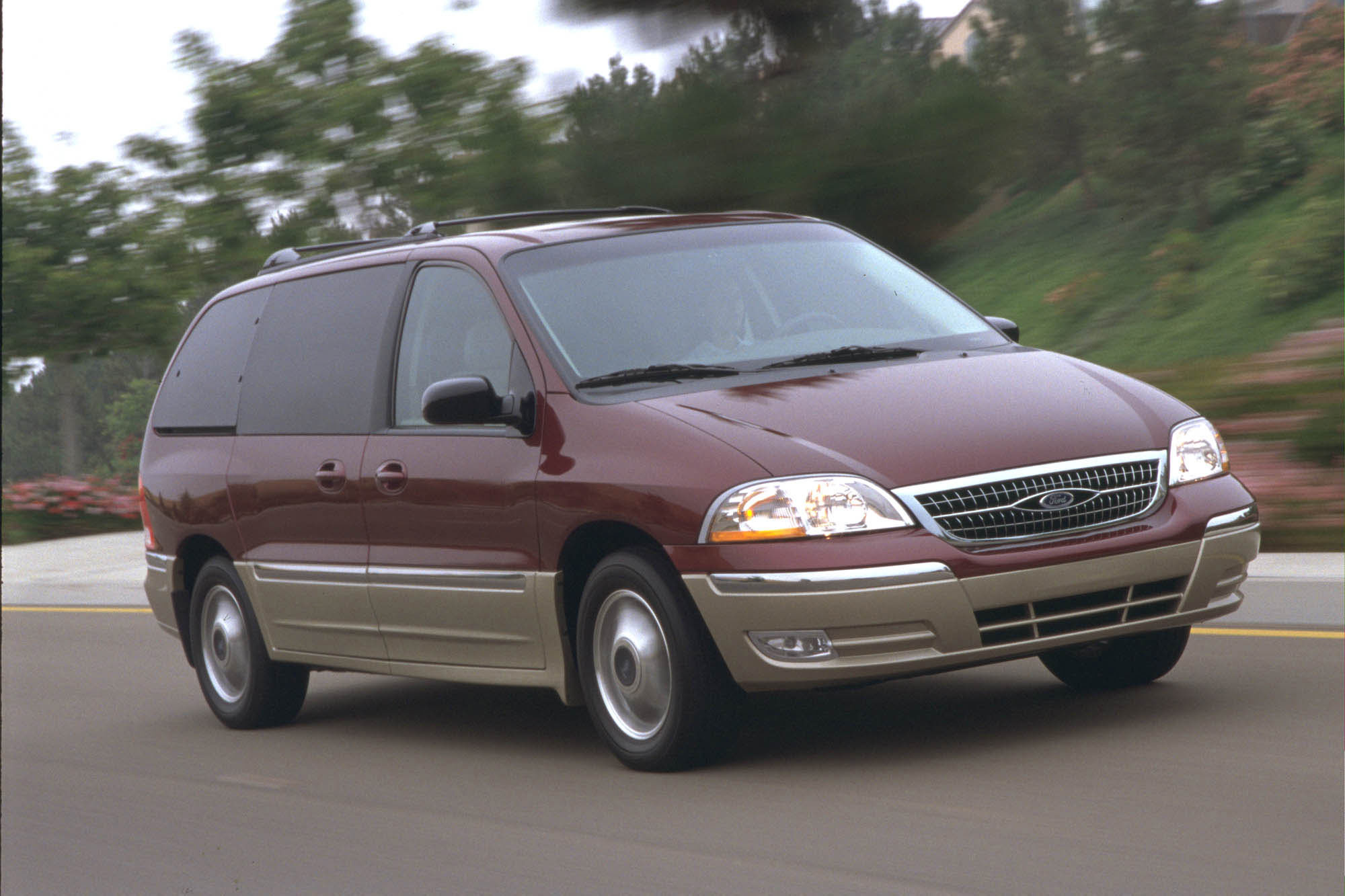 What is the towing capacity of a 2003 ford windstar